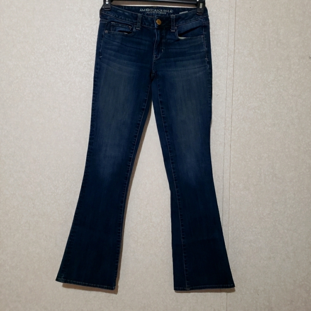 AMERICAN EAGLE....SKINNY KICK.. Blue Jeans...SIZE:4R